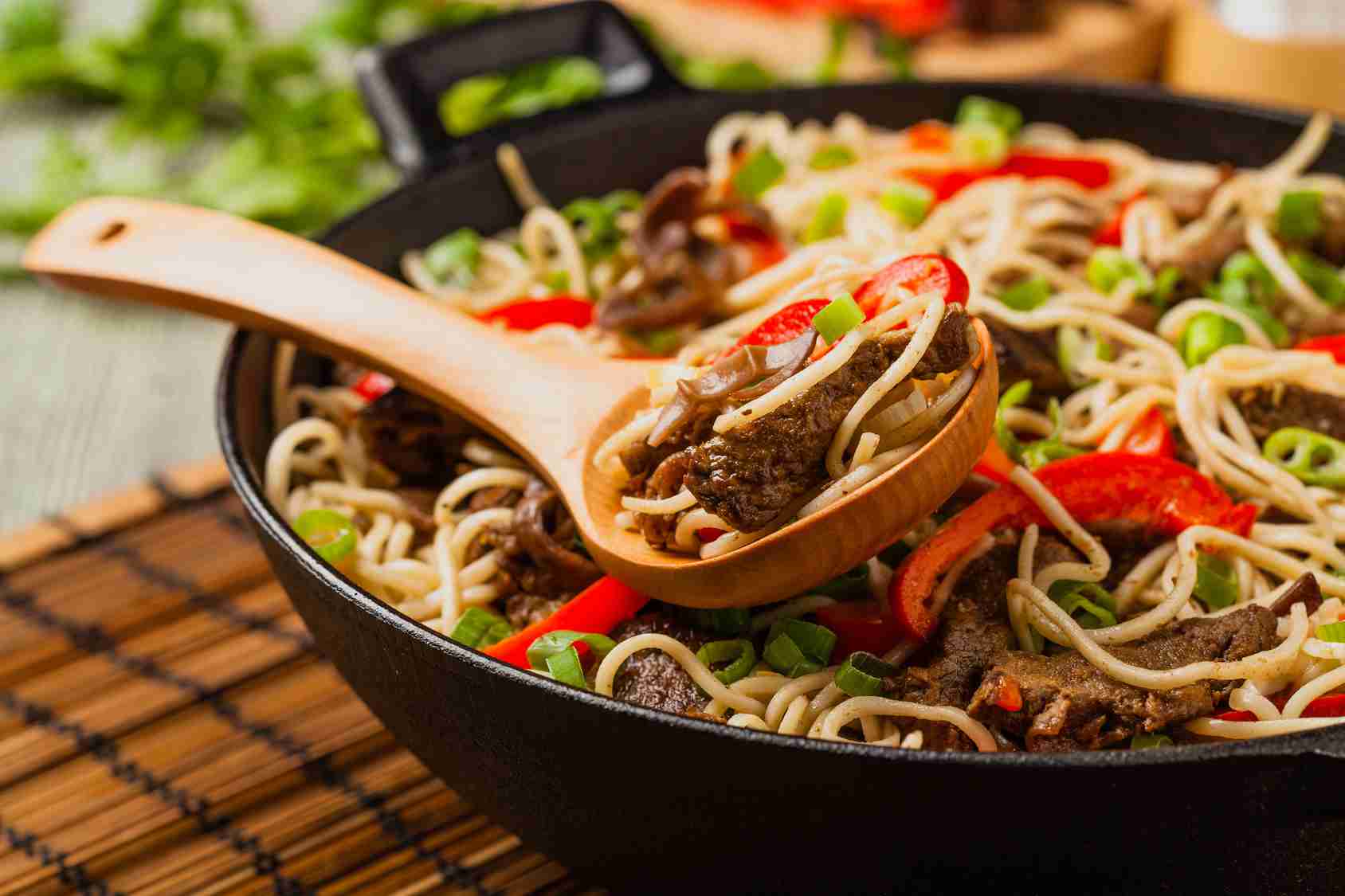 chinese noodles with beef